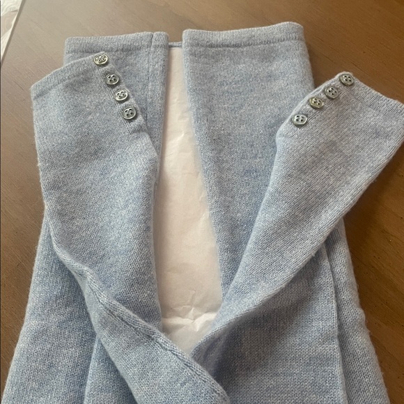 Like new XS J. McLaughlin pale blue 💯 cashmere crewneck sweater. - Picture 4 of 5